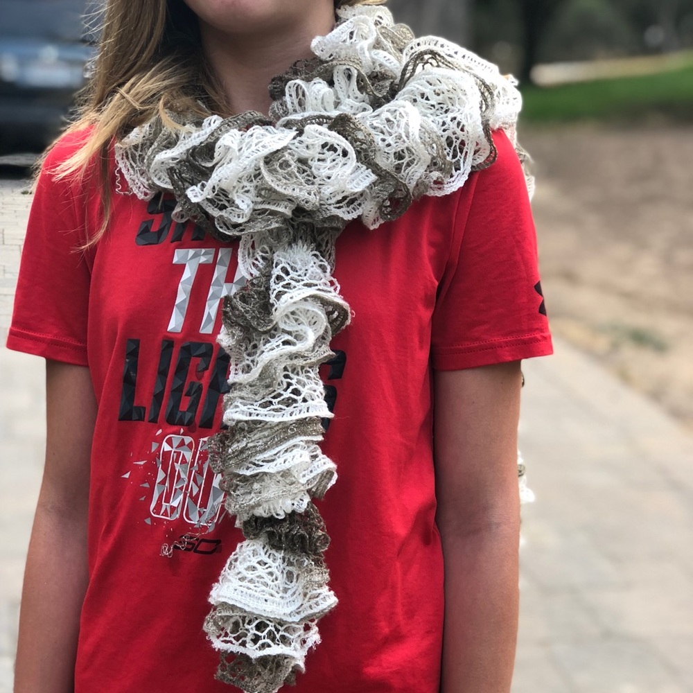 🔴Silver scarf and gold scarf - Picture 2 of 4